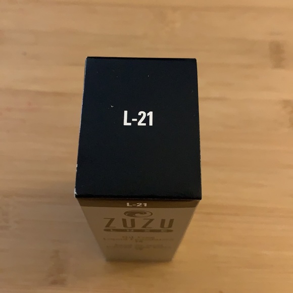 Zuzu luxe oil free foundation NWB - Picture 2 of 2